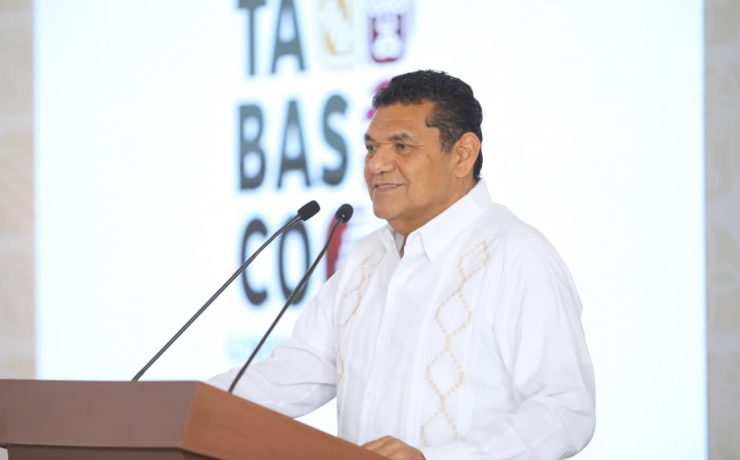 Javier May llama a vacunarse en Tabasco