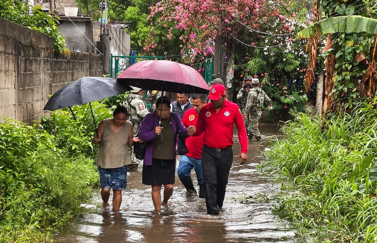 Persisten lluvias y vientos en Tabasco