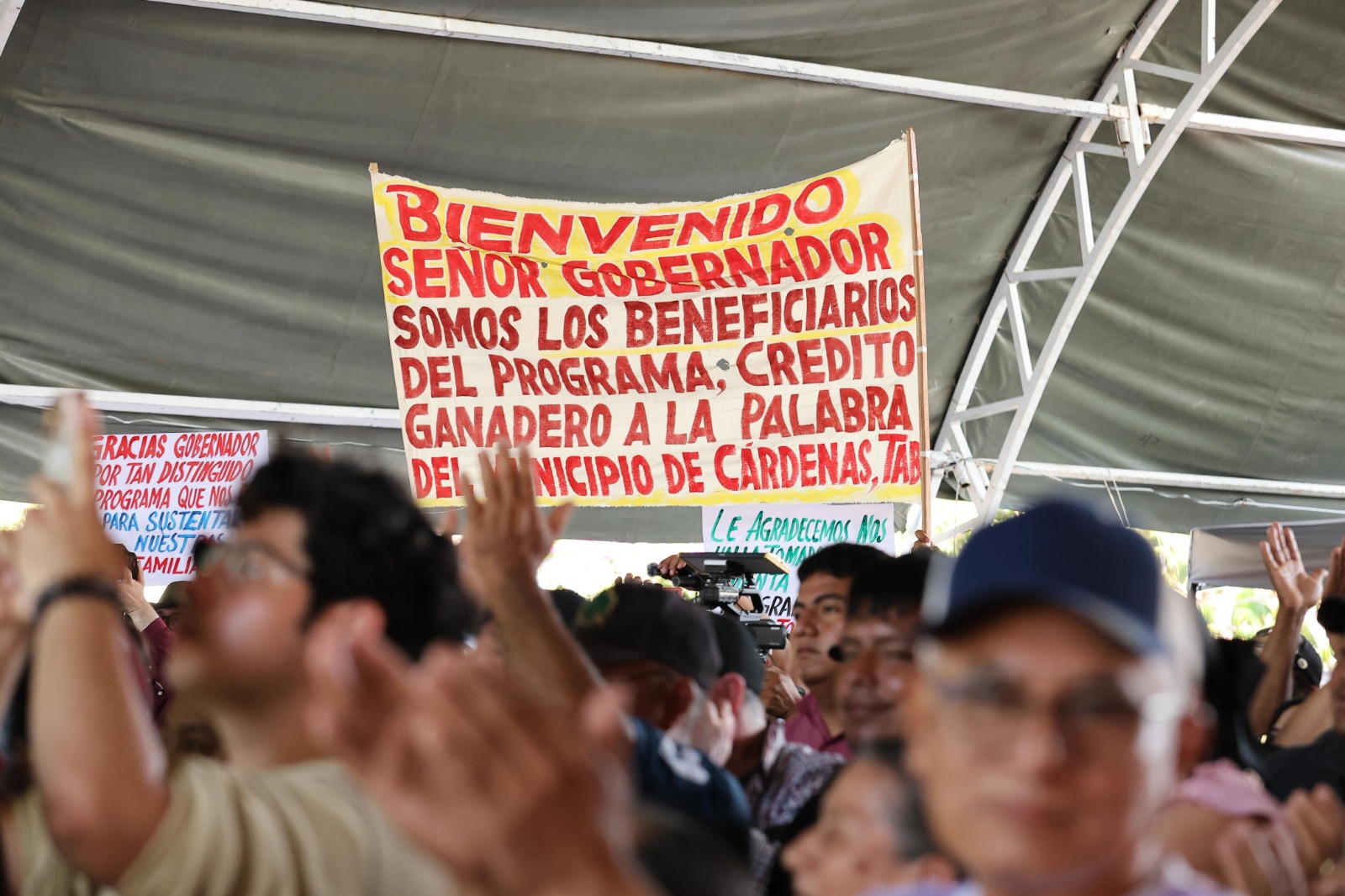 Programas sociales benefician a miles