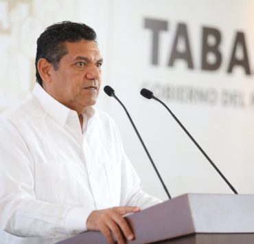 Saldo blanco en desfile de carros alegóricos