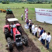 Se acabó poner el diésel para que el tractor are los cultivos