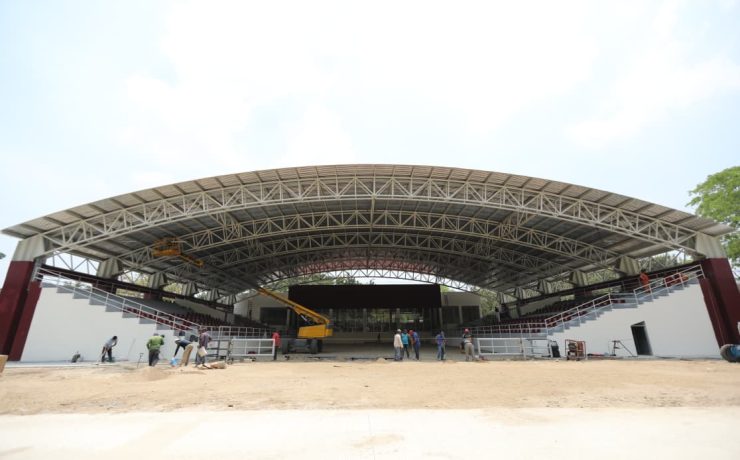 Supervisa Javier May avances de nueva nave ganadera
