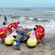 Vacacionistas disfrutaron del mar en Paraíso, Tabasco