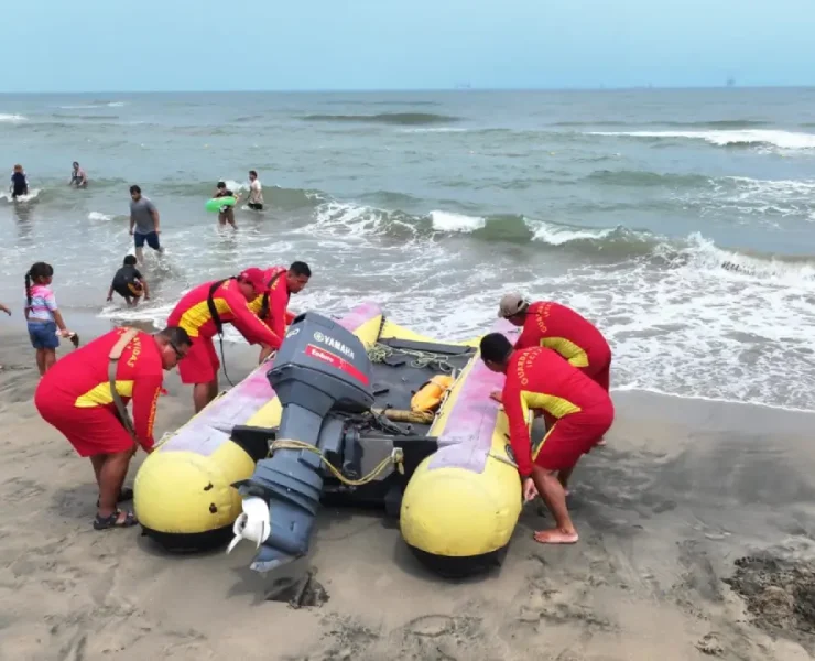 Vacacionistas disfrutaron del mar en Paraíso, Tabasco