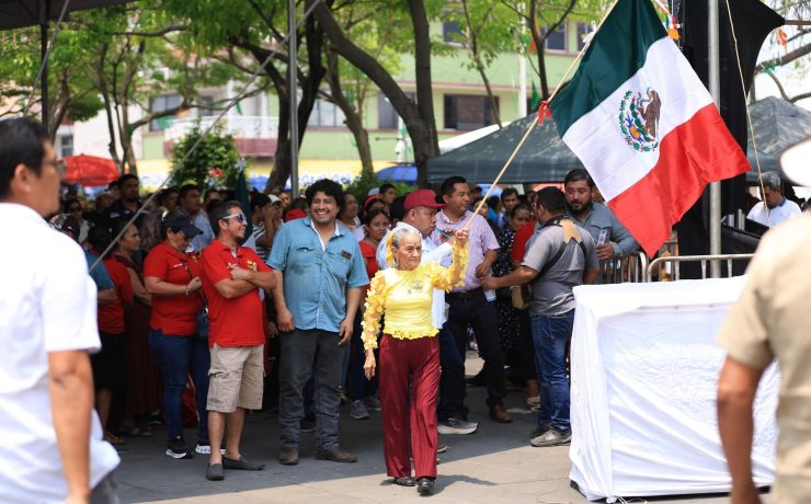 Abarrotan Plaza de Armas en apoyo de Sheinbaum y Javier May