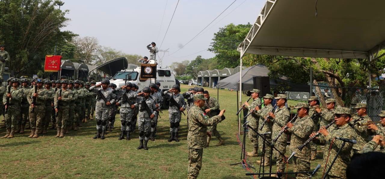 Participación de autoridades civiles y militares