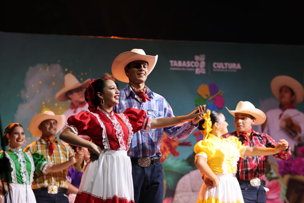 Gala de tradiciones de la tierra chontal