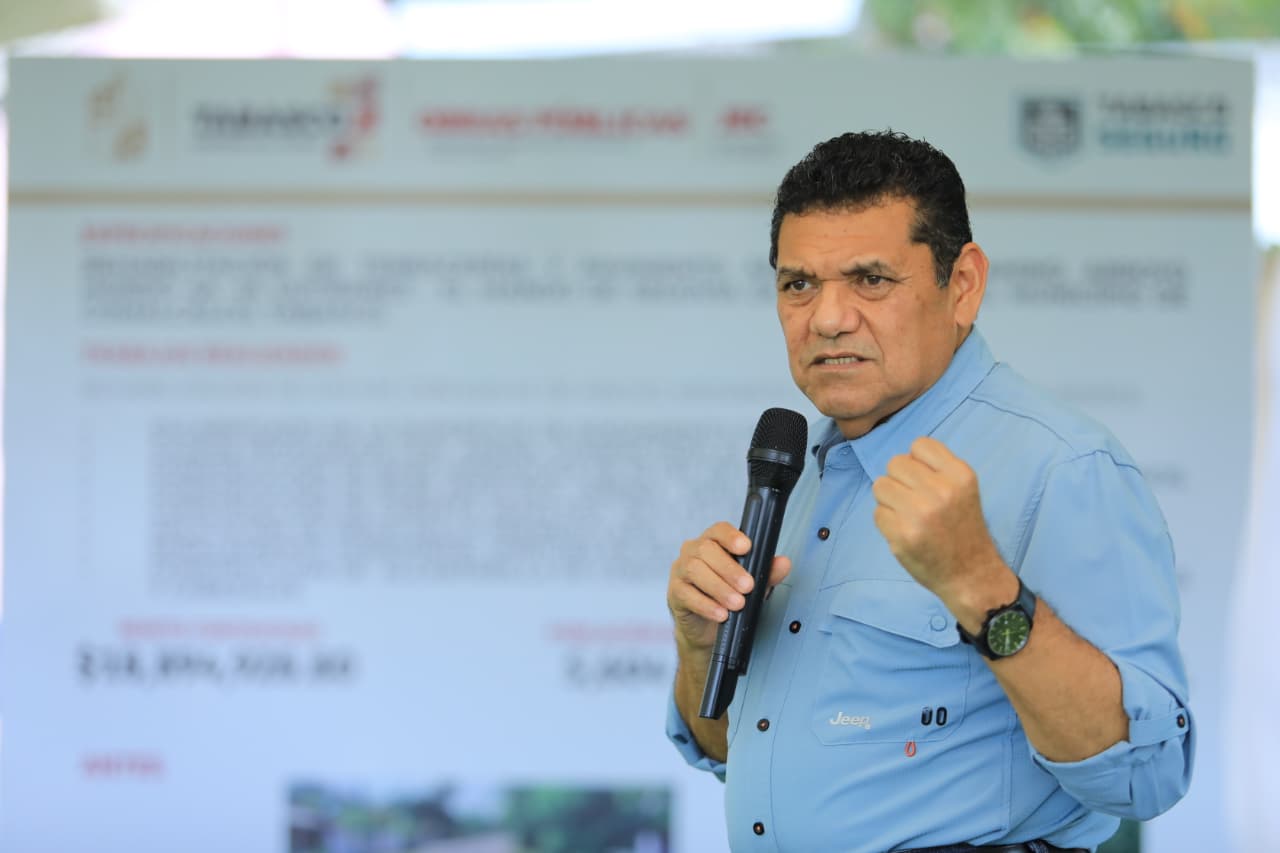Gobernador puso en marcha trabajos de construcción