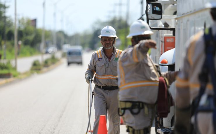 Inician mantenimiento de la red eléctrica en Macuspana