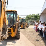 Javier May pone en marcha modernización integral de calle en Playas del Rosario