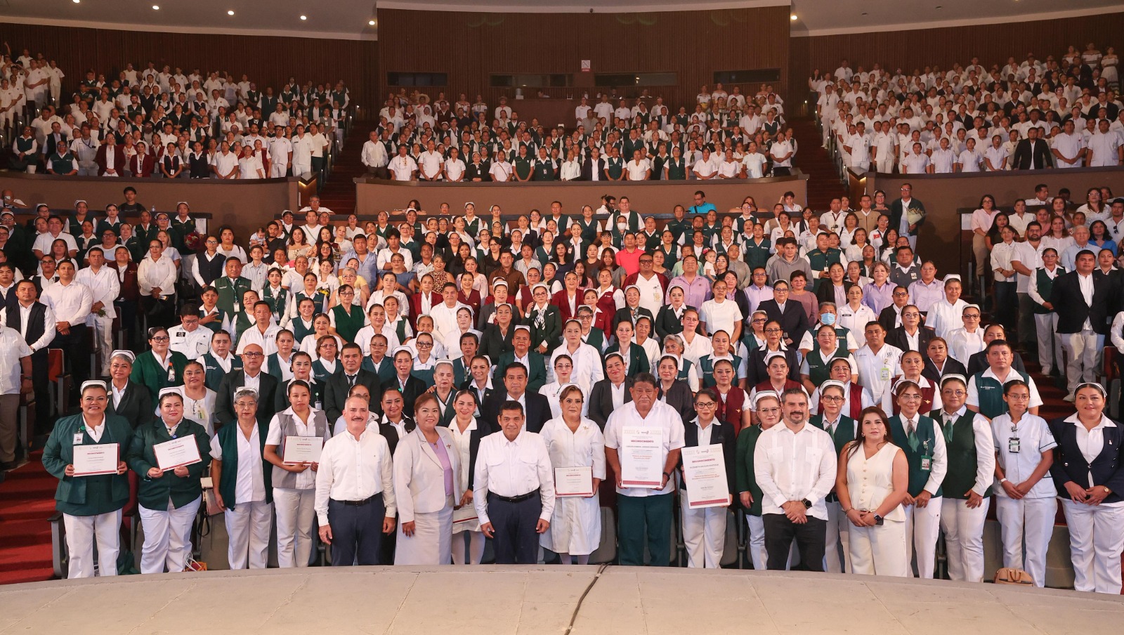 Javier May reconoce la vocación y entrega del personal de enfermería en Tabasco