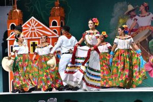 Familias disfrutaron del Gran mosaico de danza presentado por los ballets folclóricos de Macuspana, Paraíso y Tacotalpa en el foro La Cultural de la Feria Tabasco 2026.