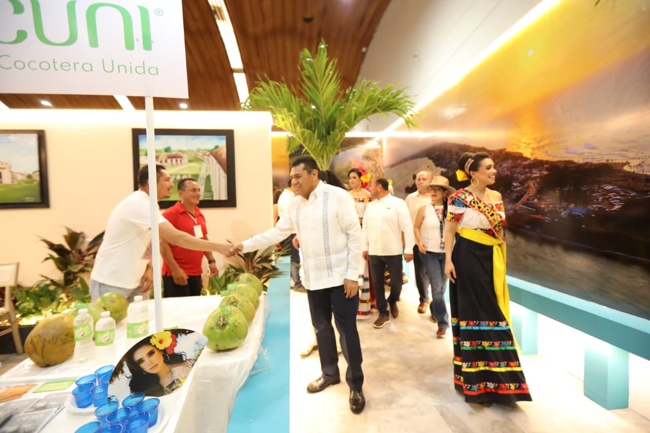 Para inaugurar los primeros dos stands de la Feria Tabasco