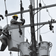 SEMADES y CFE restablecen de manera gradual el servicio eléctrico