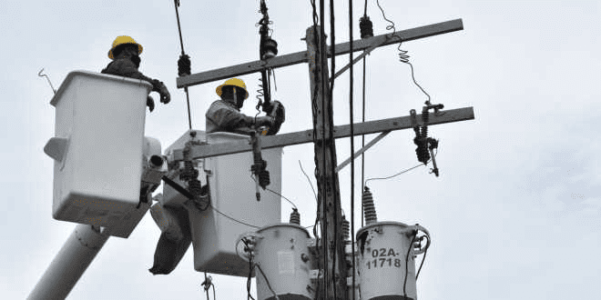 SEMADES y CFE restablecen de manera gradual el servicio eléctrico