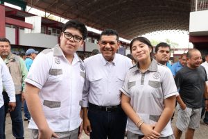 El gobernador Javier May Rodríguez dio el banderazo de inicio de la obra que permitirá mejorar la infraestructura de la Secundaria Técnica No. 9 en Villahermosa.