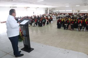 Estudiantes de las licenciaturas en Pedagogía, Administración, Trabajo Social, Contaduría Pública, Derecho y Psicología Educativa celebraron con orgullo su graduación en Jalapa, Tabasco, acompañados por autoridades académicas y familiares.