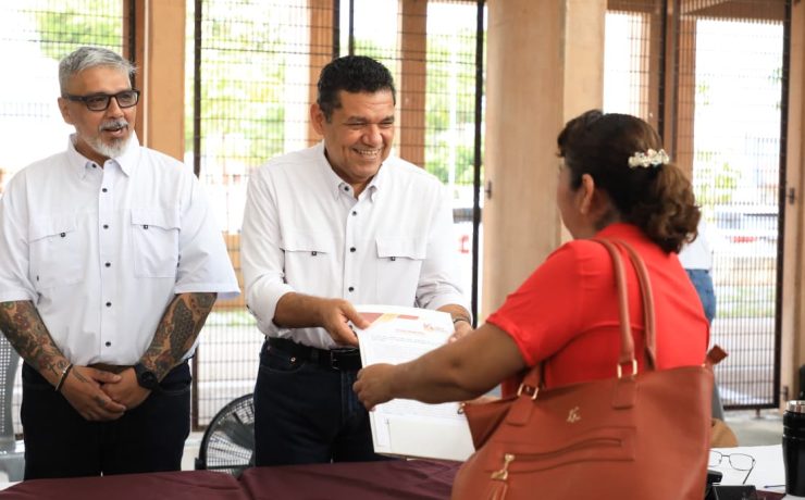 Atestigua Javier May entrega de títulos de propiedad