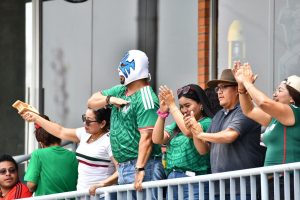 Cientos de aficionados se reunieron en el Estadio Centenario 27 de Febrero para vivir una auténtica Fiesta futbolera con sabor a victoria y celebrar el triunfo de México en un ambiente lleno de emoción y orgullo nacional.