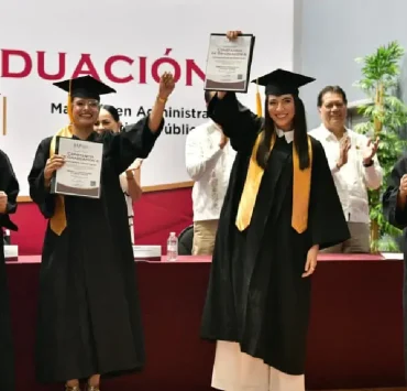 Constancias a profesionistas que concluyen estudios fortalecen la formación de servidores públicos
