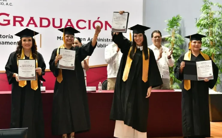 Constancias a profesionistas que concluyen estudios fortalecen la formación de servidores públicos