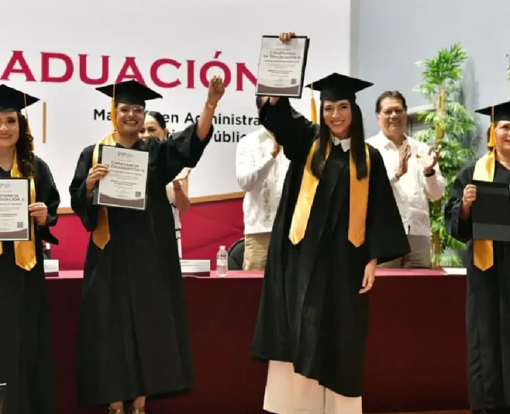 Constancias a profesionistas que concluyen estudios fortalecen la formación de servidores públicos