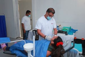 Durante la jornada Centro +Cerca en Las Rosas, vecinos accedieron a servicios médicos, trámites, bolsa de empleo y atención municipal, mientras brigadas realizaron acciones para mejorar el entorno y elevar la calidad de vida de la comunidad.