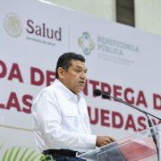 Entregan aparatos funcionales y lentes a personas con discapacidad en Tabasco