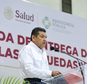 Entregan aparatos funcionales y lentes a personas con discapacidad en Tabasco