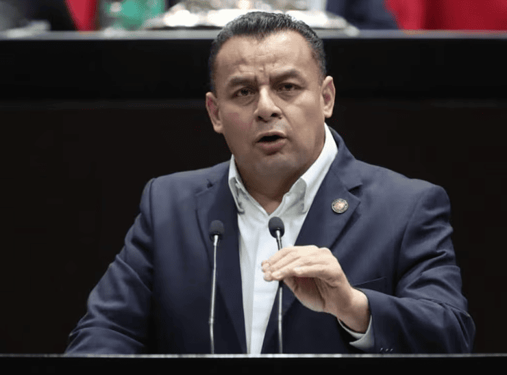 Erubiel Alonso deja el PRI tras 30 años y se suma a MC rumbo a la alcaldía de Centro