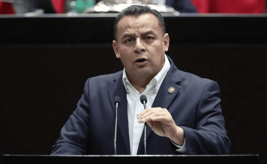 Erubiel Alonso deja el PRI tras 30 años y se suma a MC rumbo a la alcaldía de Centro