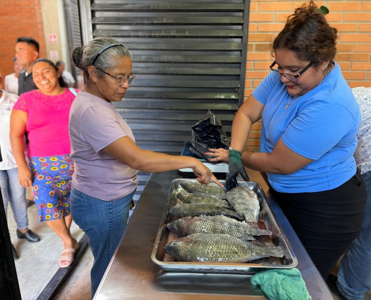 Estrena Cárdenas punto de venta de Pescando Vida