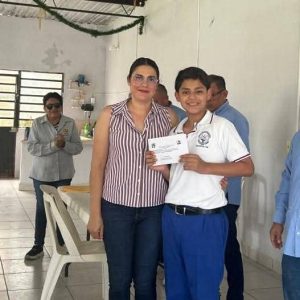 La entrega de becas reafirma el compromiso de las autoridades y del sindicato con la formación académica, impulsando una herramienta que transforma vidas y genera mejores oportunidades para las familias tabasqueñas.