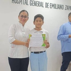 La entrega de Becas de Aprovechamiento, Especial y Excelencia 2025-2026 reconoce el esfuerzo académico de trabajadores del sector salud y sus familias, reafirmando que la educación es una herramienta que transforma vidas.