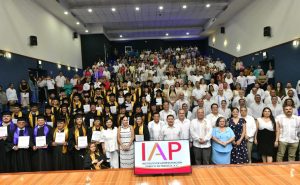 El gobernador Javier May Rodríguez encabezó la entrega de constancias a 44 egresados del Instituto de Administración Pública de Tabasco, reconociendo su esfuerzo, disciplina y compromiso con el servicio público.