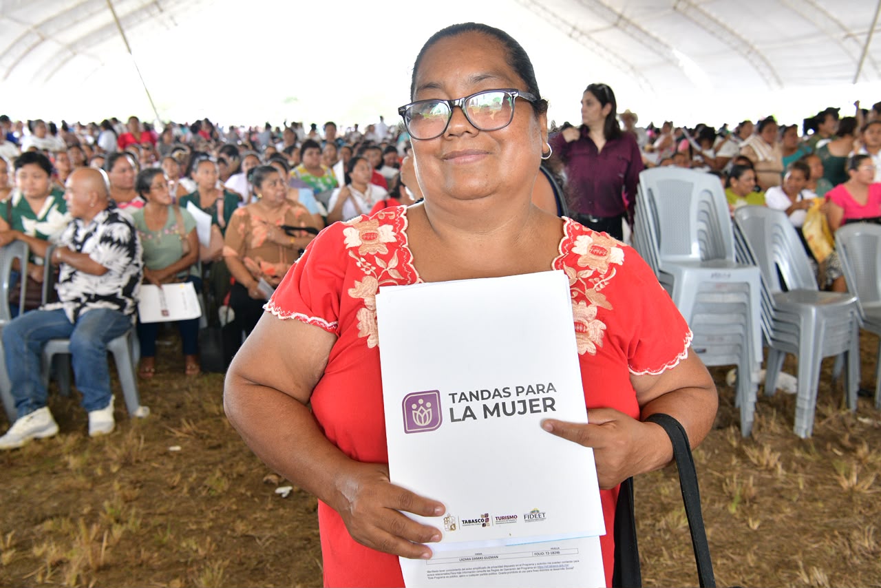 Impulso a mujeres emprendedoras y reconocimiento a adultos mayores