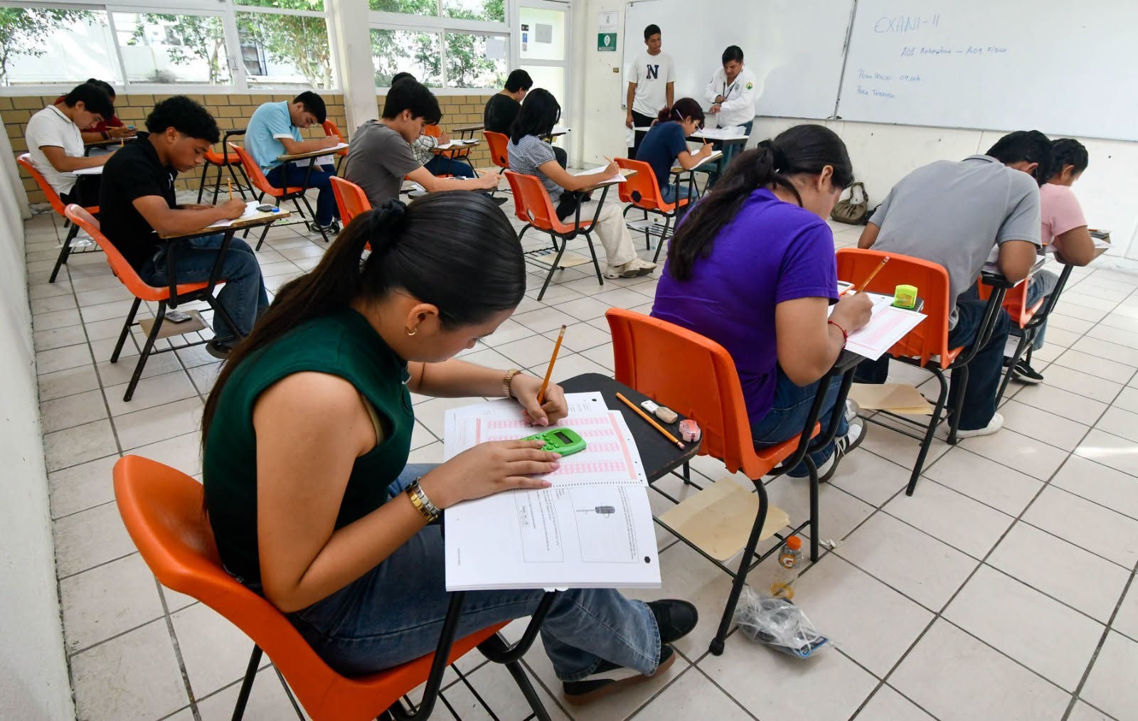 Más de 2 mil 500 aspirantes presentan examen de admisión en la UJAT