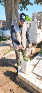 Como parte de las Acciones preventivas de salud, el Ayuntamiento de Centro atendió más de 20 mil recipientes en los cementerios municipales para eliminar posibles criaderos de mosquitos y proteger a las familias visitantes.
