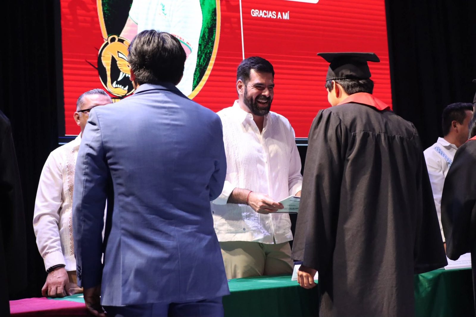 Participa Daniel Casasús graduación de jóvenes del CECYTE