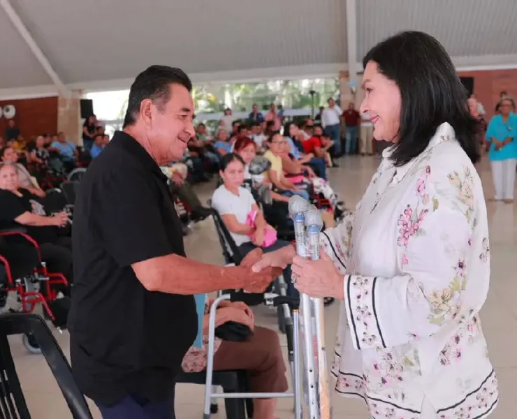 Entrega de apoyos funcionales fortalece el bienestar de las familias