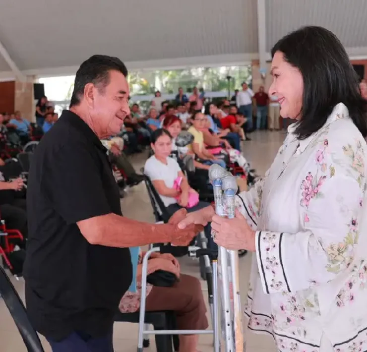 Entrega de apoyos funcionales fortalece el bienestar de las familias