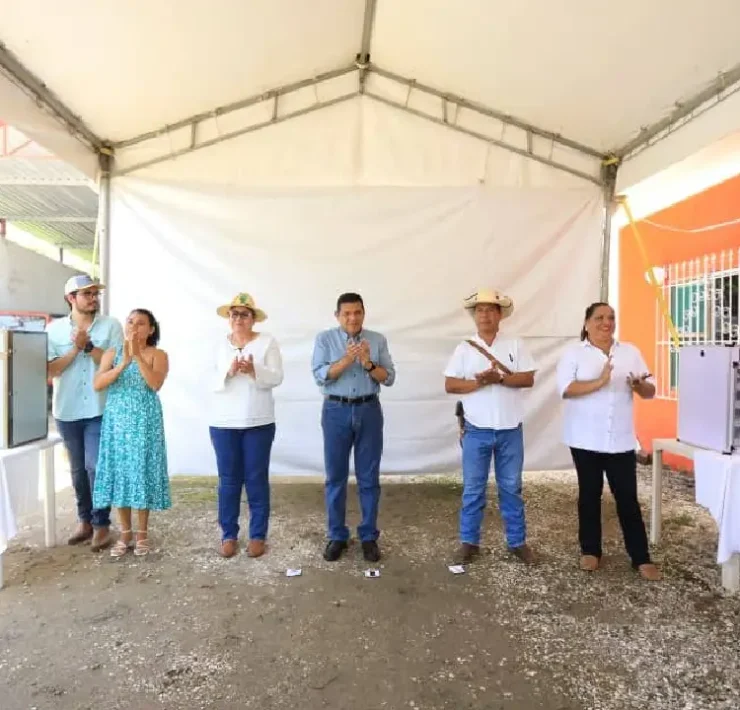 Entrega de dos incubadoras de huevos Beneficio directo para mujeres de Apatzingán