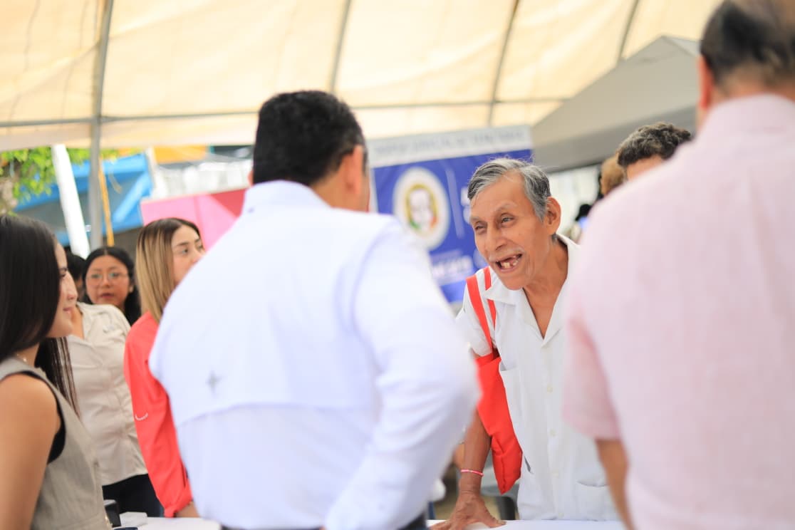 Escucha el Gobernador Javier May a teapanecos en audiencias