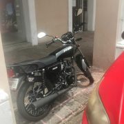 Filas de autos y motos frente a Palacio de Gobierno