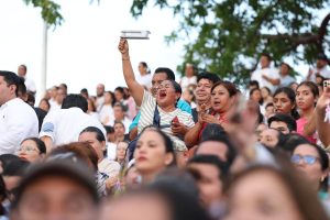 Durante el Encuentro con el Pueblo en el Parque La Choca, cientos de ciudadanos acompañaron al gobernador Javier May Rodríguez para conocer los avances del Gobierno del Pueblo y su estrategia de bienestar para Tabasco.
