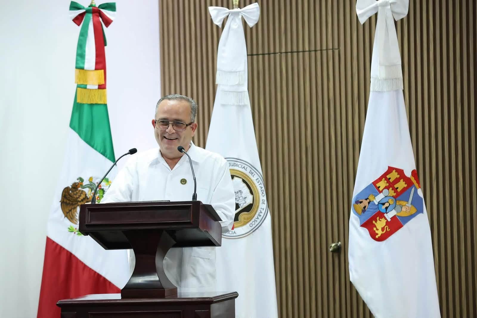 Carlos Efraín Reséndez presenta informe semestral