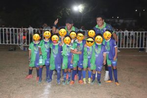 Durante la ceremonia de clausura de la Liga de fútbol ``Sandino´´, jugadores, entrenadores y familias celebraron una temporada que reafirma que Tabasco vibra con el deporte.