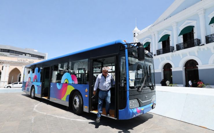 Frente a Palacio