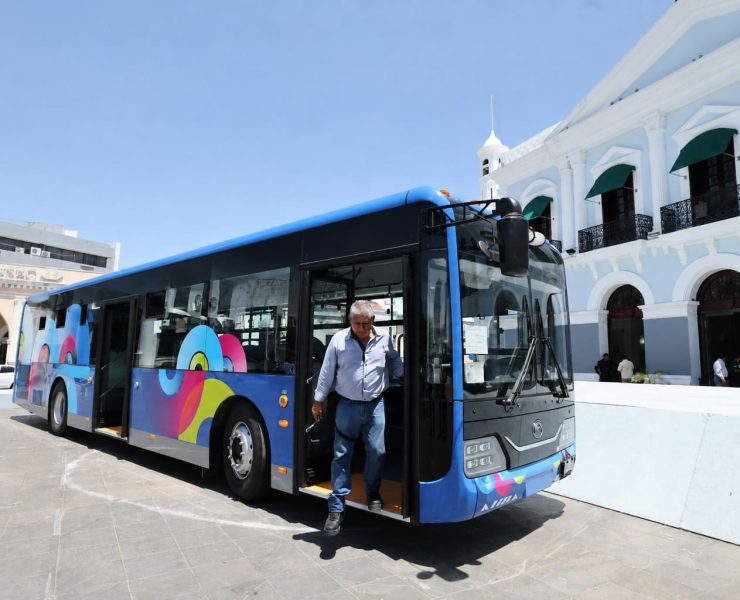 Frente a Palacio