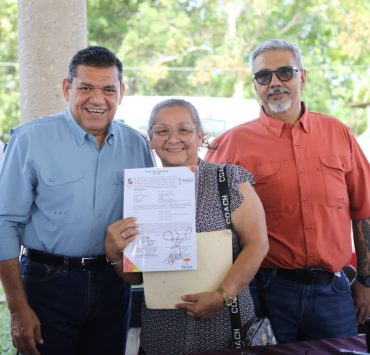 En Tenosique entregan títulos de propiedad